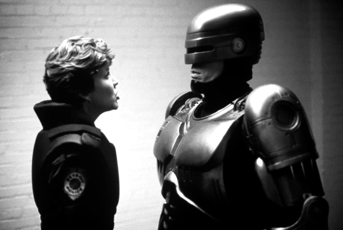 "Half man, half machine, all cop", Robocop (Verhoeven 1987)